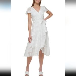 DKNY Short Sleeve V-Neck Tie Waist Solid Chiffon Fit and Flare Dress White Sz 8